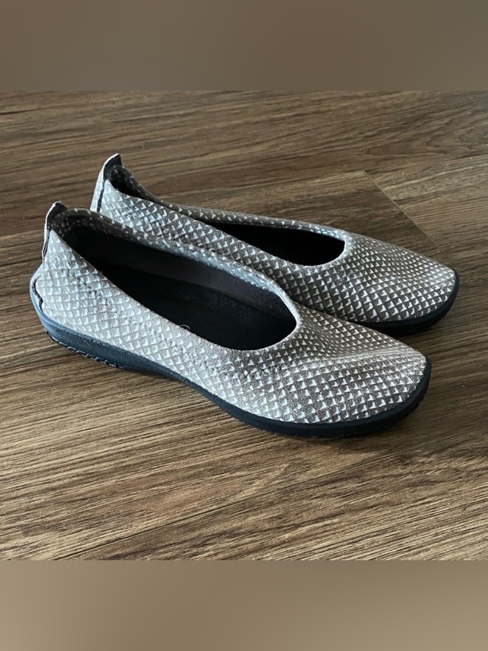 Arcopedico L15 Grey/White New without tags ballet comfort shoe size 39 (US 9)